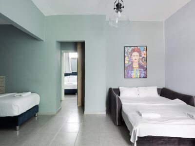 1L3A4512 1 400x300 Large Family Suite